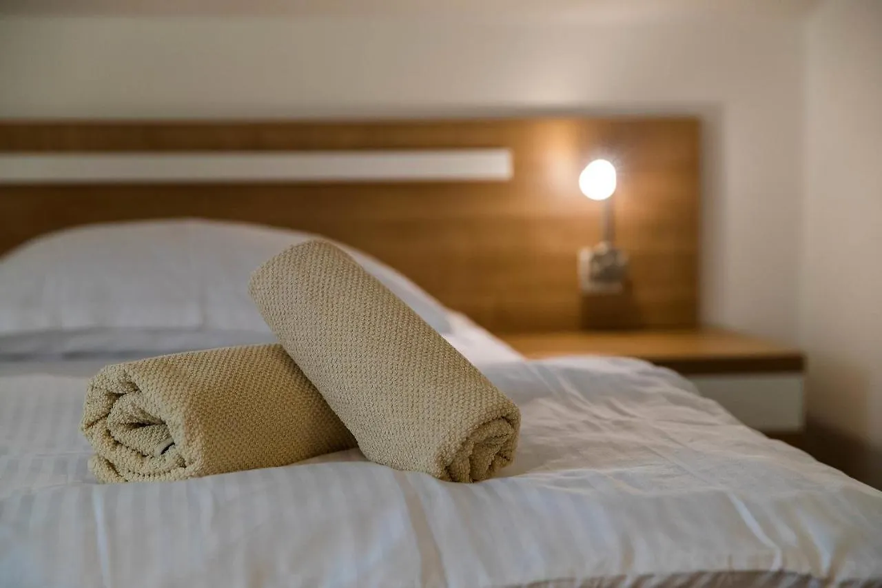 Apartment Marty Penthouse 诺维·维诺多尔斯基